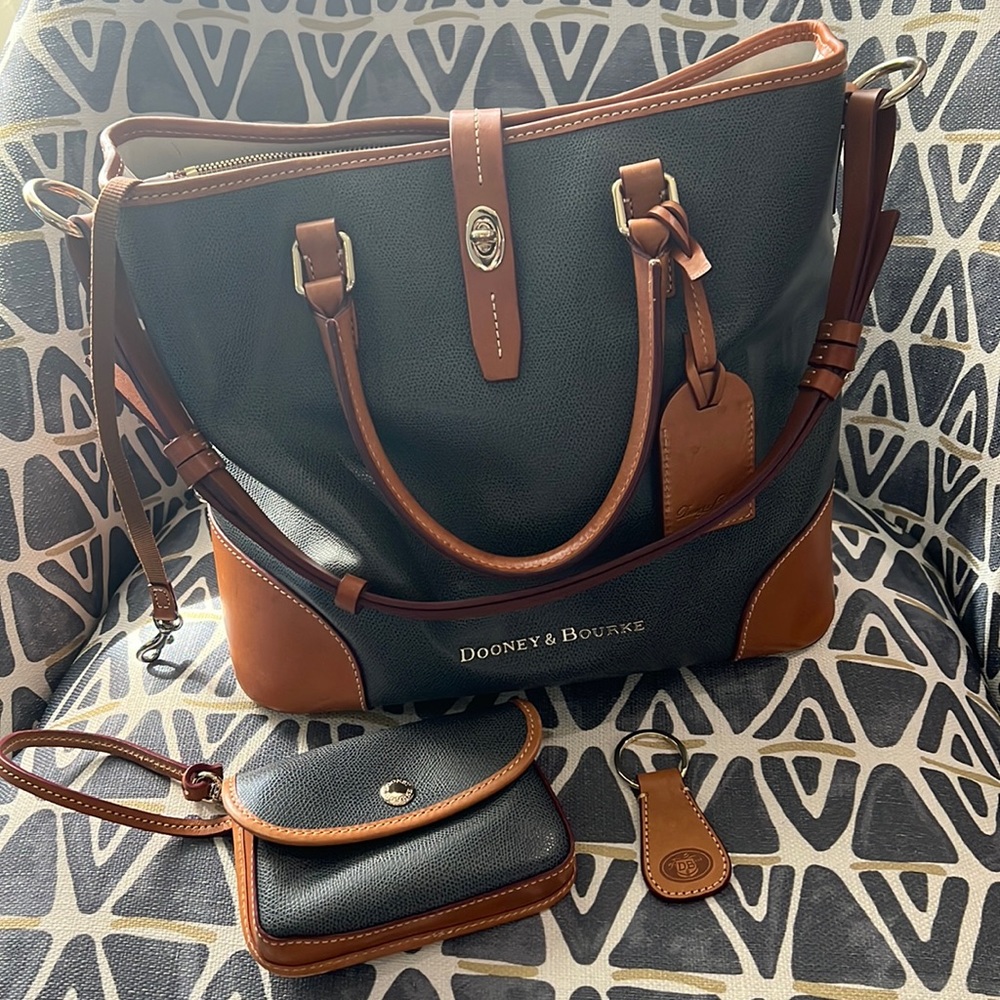Dooney & Bourke shoulder bag.